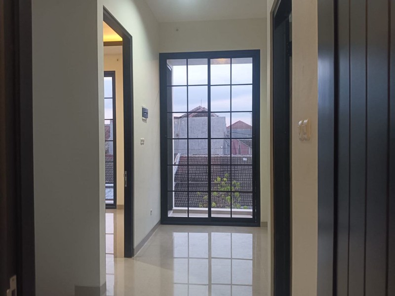 Dijual rumah di mulyosari tengah surabaya