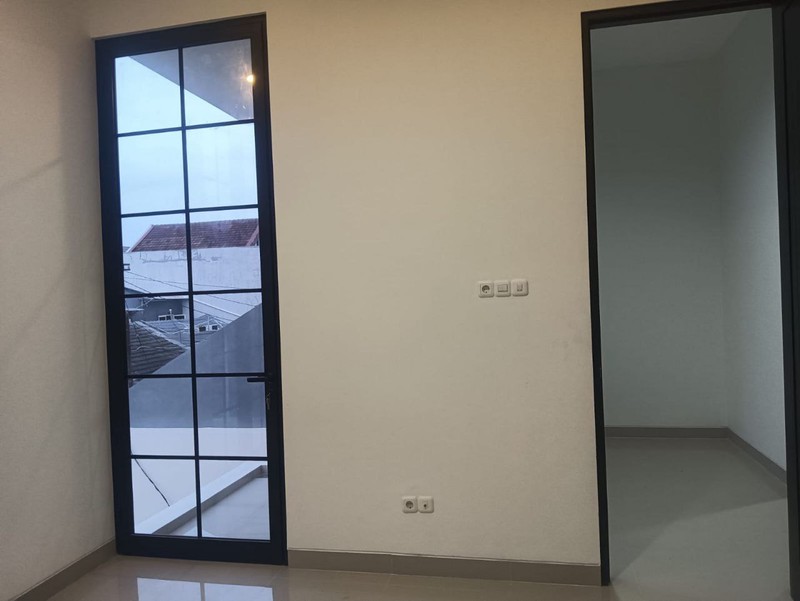 Dijual rumah di mulyosari tengah surabaya