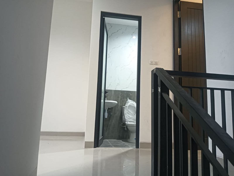 Dijual rumah di mulyosari tengah surabaya