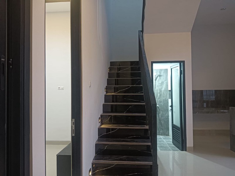 Dijual rumah di mulyosari tengah surabaya