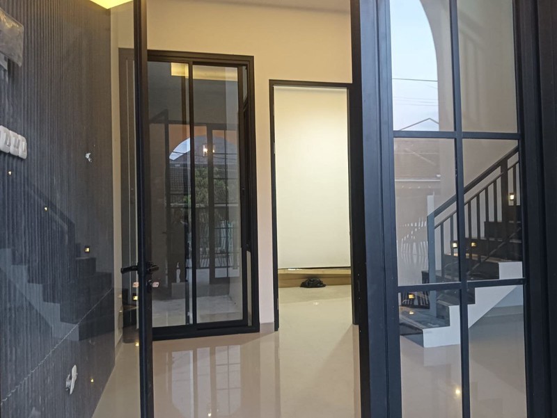 Dijual rumah di mulyosari tengah surabaya