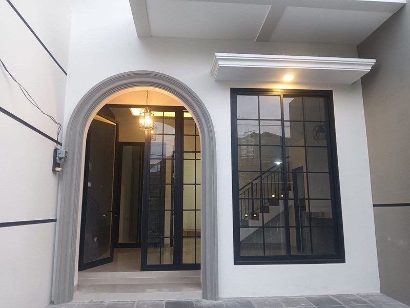 Dijual rumah di mulyosari tengah surabaya