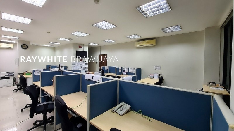 Disewakan Gedung Siap Pakai 4 Lantai Lokasi Strategis Area Radio Dalam