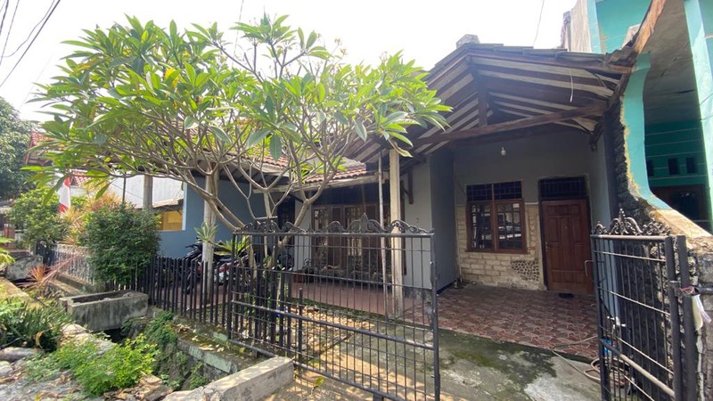 DI JUAL RUMAH HITUNG TANAH DALAM KOMPLEK KEUANGAN CILEDUG