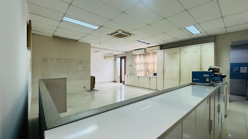 Disewakan Rumah Cocok untuk Kantor/Klinik/Resto di Sisingamaraja Kebayoran Baru