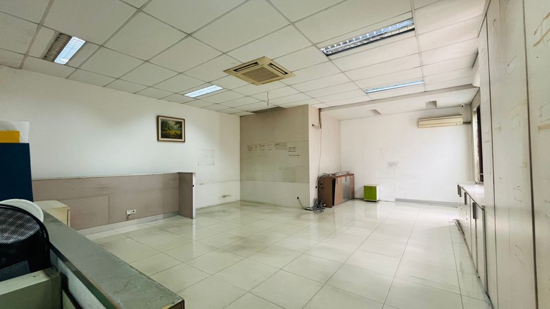Disewakan Rumah Cocok untuk Kantor/Klinik/Resto di Sisingamaraja Kebayoran Baru
