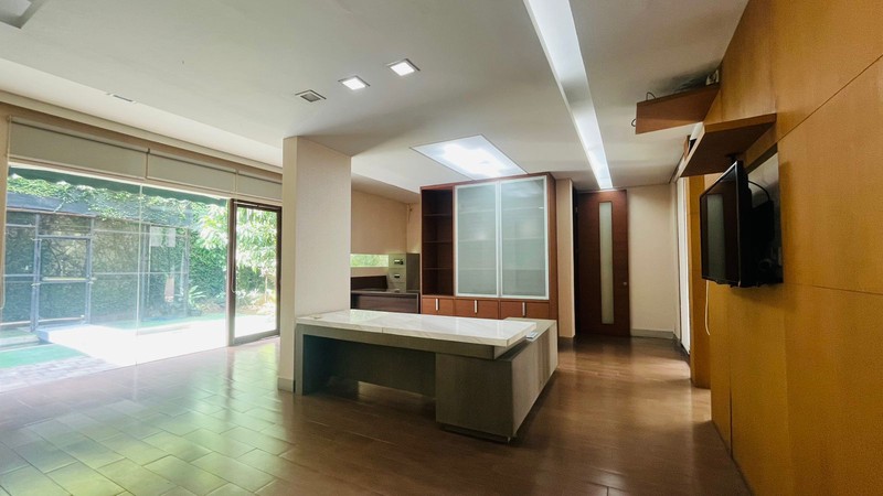 Disewakan Rumah Cocok untuk Kantor/Klinik/Resto di Sisingamaraja Kebayoran Baru