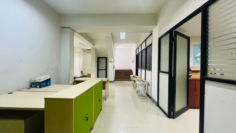 Disewakan Rumah Cocok untuk Kantor/Klinik/Resto di Sisingamaraja Kebayoran Baru