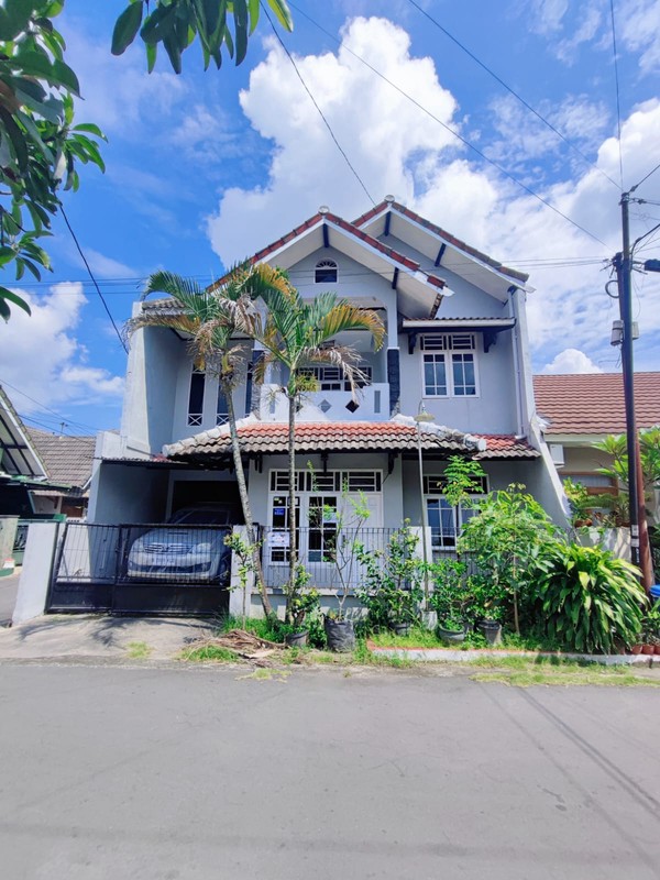 Dijual Rumah 2 Lantai Lokasi Strategis dalam Perumahan di Kalasan Sleman 