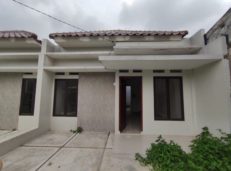 Rumah Minimalis, Brand New di Larangan