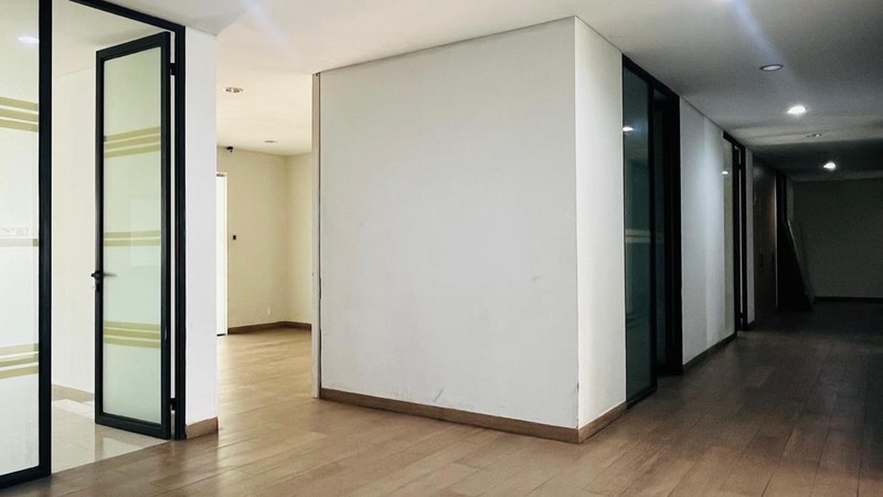 Dijual Bangunan 4 lantai Cocok untuk Kantor/Klinik/Resto di Wijaya Kebayoran Baru