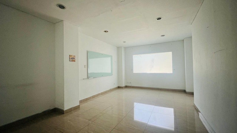 Disewakan Bangunan 4 lantai Cocok untuk Kantor/Klinik/Resto di Wijaya Kebayoran Baru