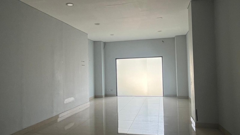 Disewakan Bangunan 4 lantai Cocok untuk Kantor/Klinik/Resto di Wijaya Kebayoran Baru