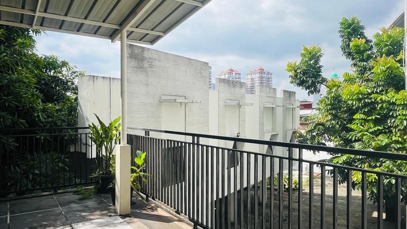 Disewakan Bangunan 4 lantai Cocok untuk Kantor/Klinik/Resto di Wijaya Kebayoran Baru