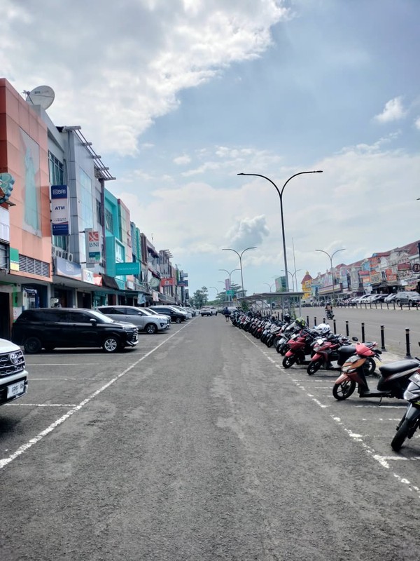 Ruko gandeng di pinggir jalan 