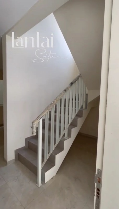 2 Milyar-an Dijual Rumah Baru Dharma Husada Indah Barat - New Modern Townhouse 3 Lantai Surabaya Timur Dekat Galaxy Mall, Unair,dan Kampus Its