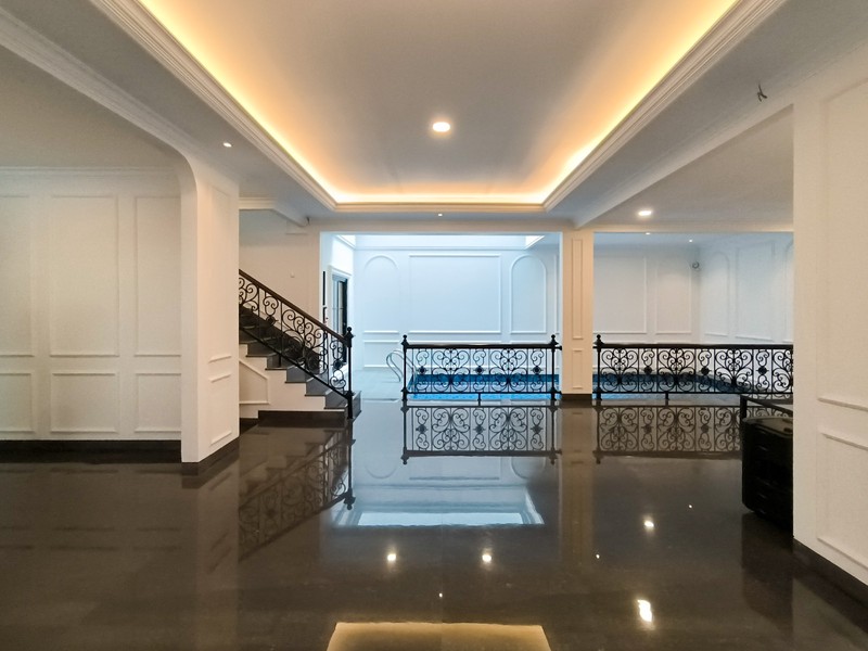 Rumah dalam cluster,ada swimming pool di Bintaro Jaya 7