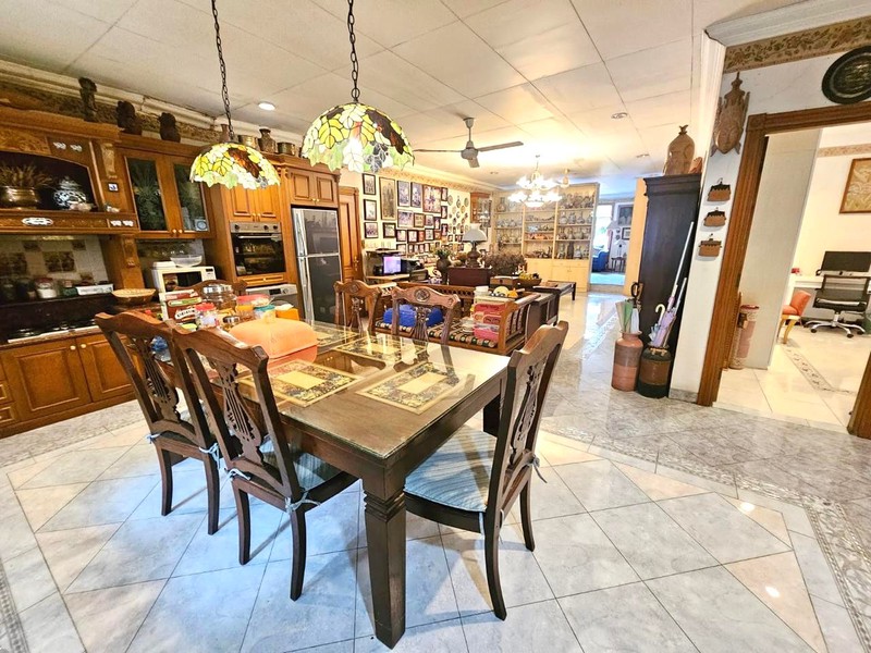  FOR SALE! RUMAH TINGGAL LOKASI STRATEGIS DI GEDUNG HIJAU PONDOK INDAH