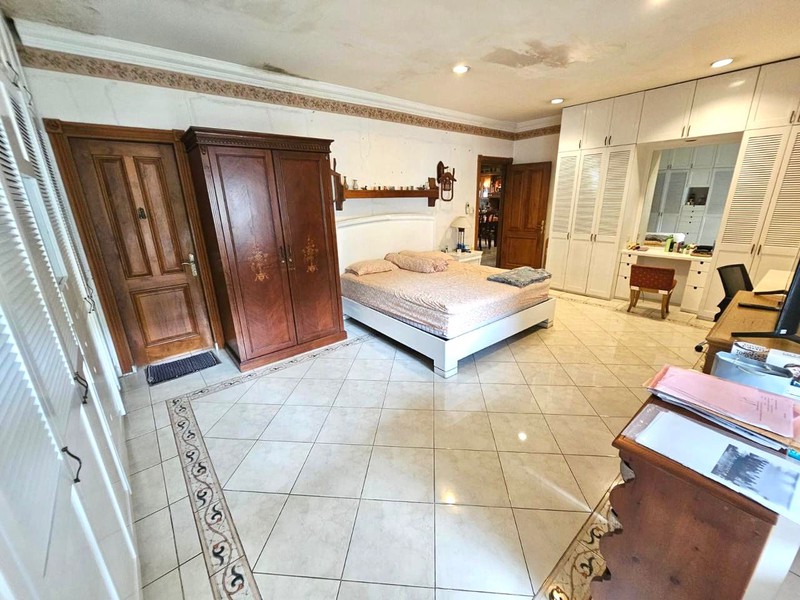  FOR SALE! RUMAH TINGGAL LOKASI STRATEGIS DI GEDUNG HIJAU PONDOK INDAH