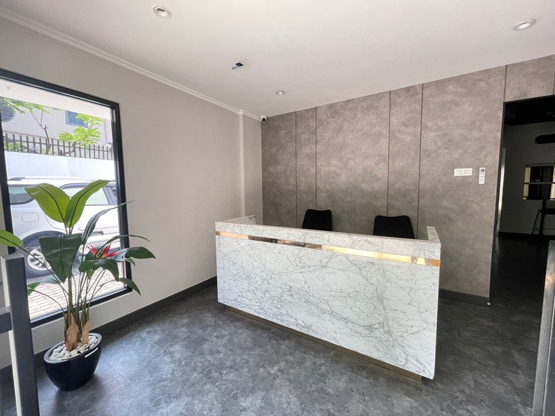 DISEWAKAN RUANG USAHA COCOK UNTUK KANTOR DAN KLINIK KECANTIKAN DI PAKUBUWONO