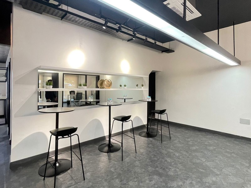 DISEWAKAN RUANG USAHA COCOK UNTUK KANTOR DAN KLINIK KECANTIKAN DI PAKUBUWONO