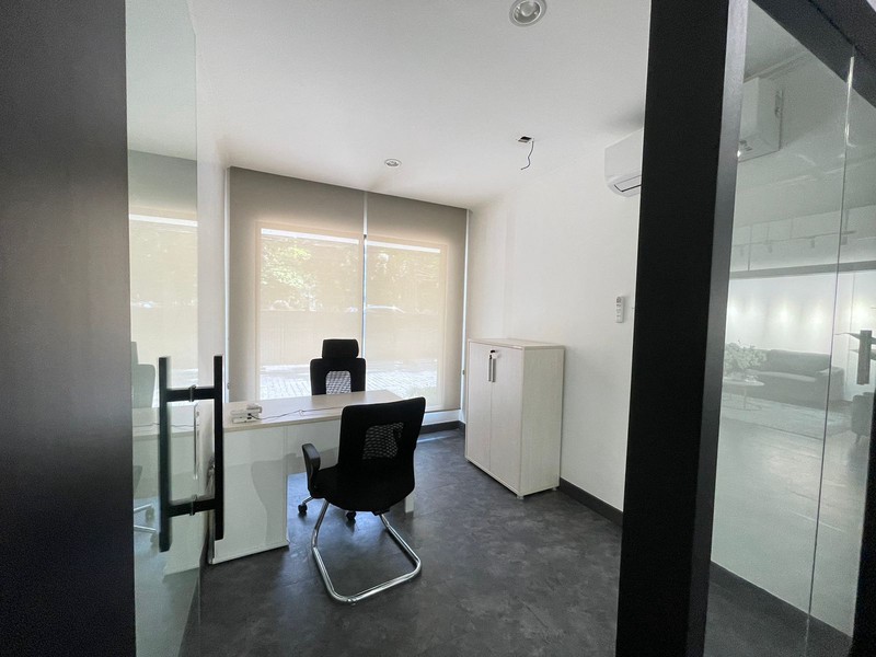 DISEWAKAN RUANG USAHA COCOK UNTUK KANTOR DAN KLINIK KECANTIKAN DI PAKUBUWONO