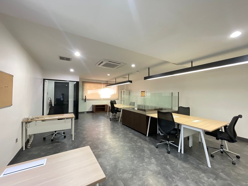 DISEWAKAN RUANG USAHA COCOK UNTUK KANTOR DAN KLINIK KECANTIKAN DI PAKUBUWONO