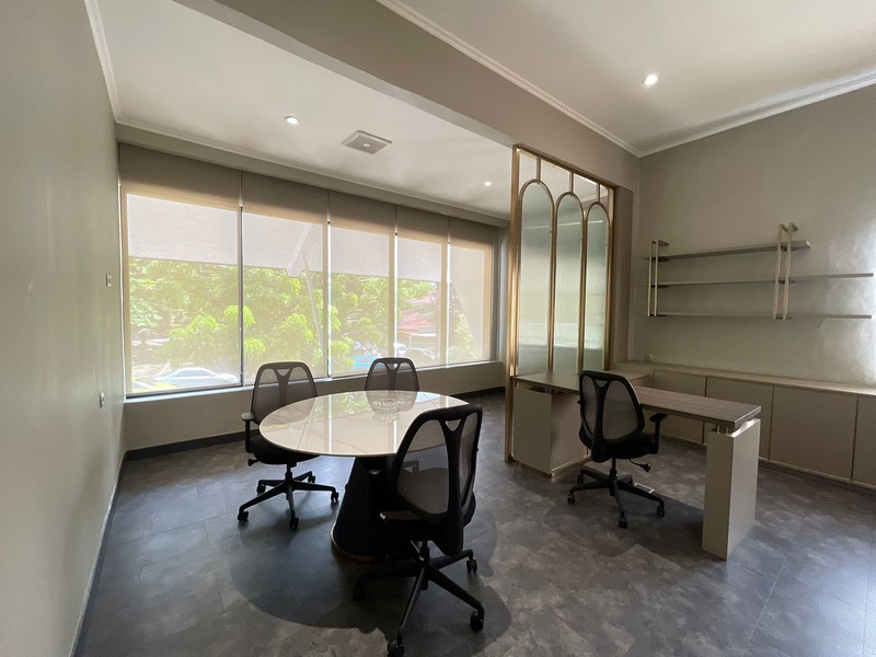 DISEWAKAN RUANG USAHA COCOK UNTUK KANTOR DAN KLINIK KECANTIKAN DI PAKUBUWONO