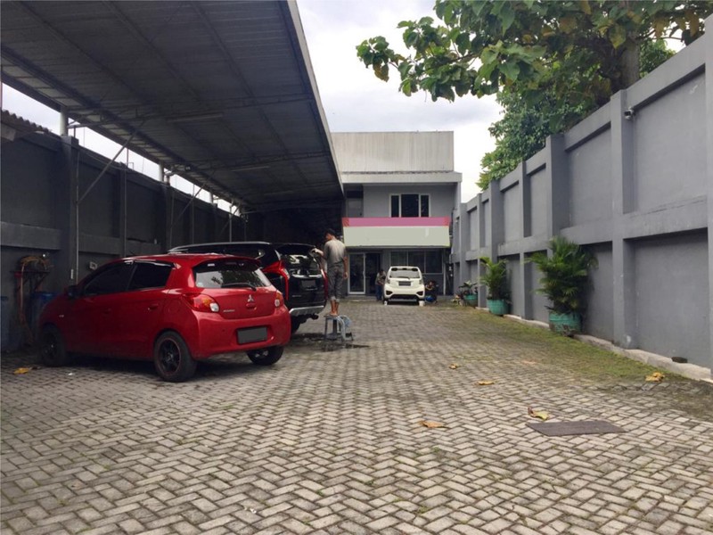 BENGKEL DAN KANTOR SELUAS 2000 METER PERSEGI, DI JL SORAGAN.