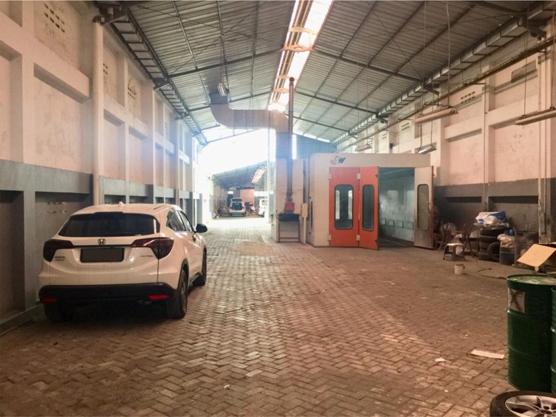 BENGKEL DAN KANTOR SELUAS 2000 METER PERSEGI, DI JL SORAGAN.