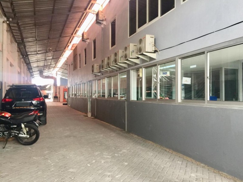 BENGKEL DAN KANTOR SELUAS 2000 METER PERSEGI, DI JL SORAGAN.
