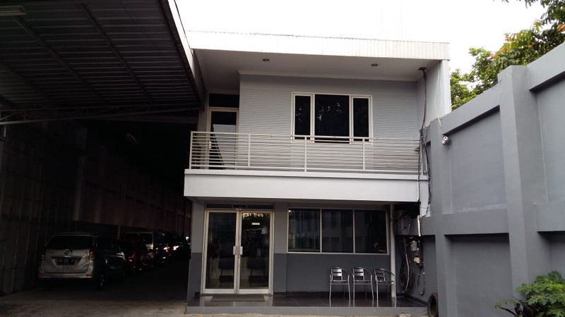 BENGKEL DAN KANTOR SELUAS 2000 METER PERSEGI, DI JL SORAGAN.