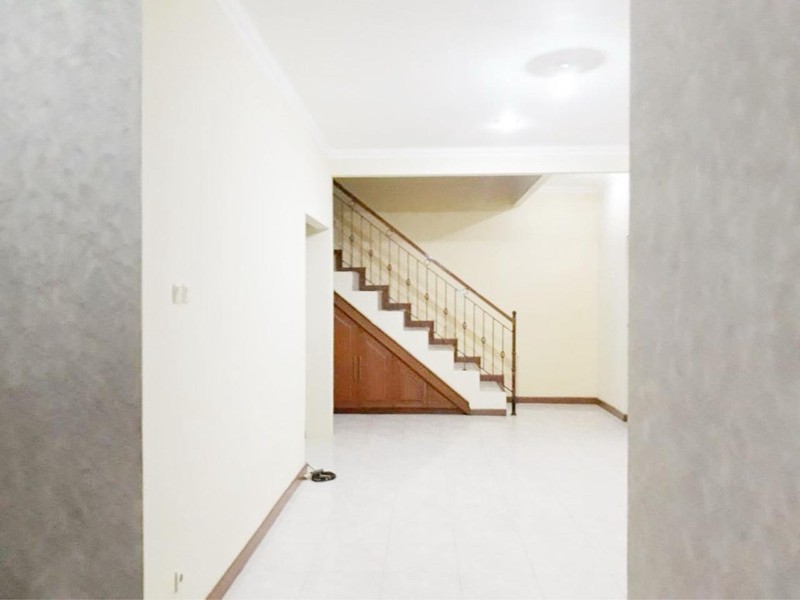 Rumah Bagus,dalam cluster  Di Kasuari Bintaro Jaya Sektor 9.