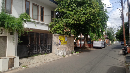 Rumah Tua Dijual di Tanjung Duren Utara
