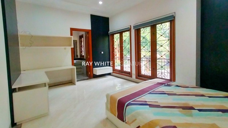 Rumah Mewah Premium di Kawasan Elite Jl. Wijaya V - Prestisius, Strategis, Siap Huni