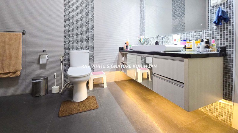 Rumah Mewah Siap Huni di Jl. Abdul Majid Raya, Kebayoran Baru - Lokasi Elite, Investasi Prestisius