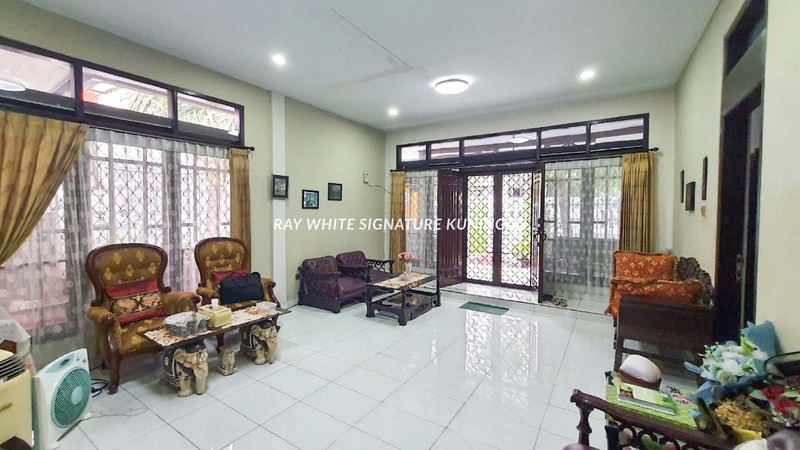 Rumah 1,5 Lantai Siap Huni di Curug Indah Jatiwaringin - Lokasi Strategis & Nyaman!