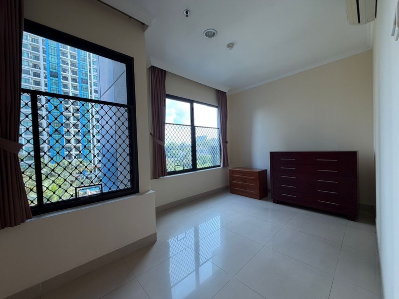 DIJUAL APARTMENT CANTIK SIAP HUNI VIEW KOTA DI HAMPTON'S PARK PONDOK INDAH