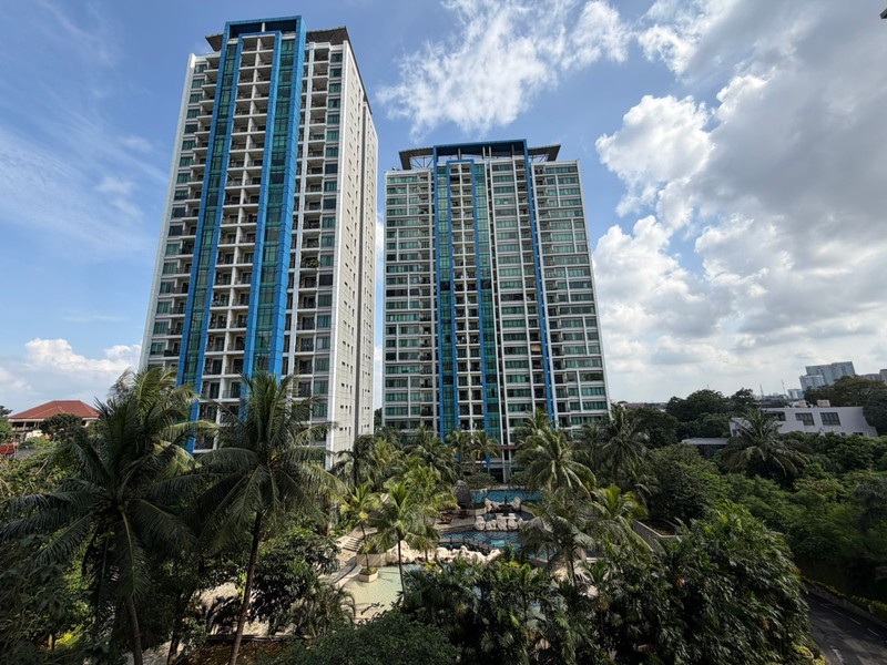 DIJUAL APARTMENT CANTIK SIAP HUNI VIEW KOTA DI HAMPTON'S PARK PONDOK INDAH