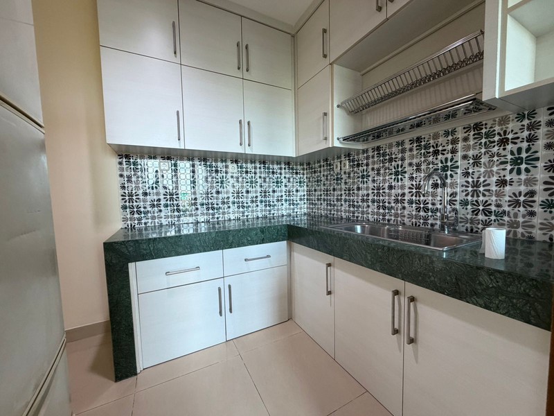 DIJUAL APARTMENT CANTIK SIAP HUNI VIEW KOTA DI HAMPTON'S PARK PONDOK INDAH