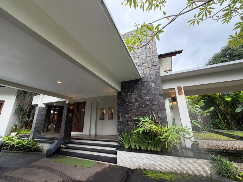 DIJUAL RUMAH MEWAH RASA VILLA DI CILANDAK BARAT