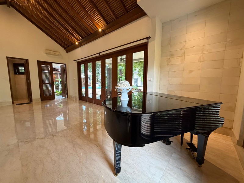 DIJUAL RUMAH MEWAH RASA VILLA DI CILANDAK BARAT