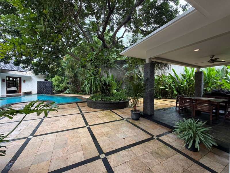 DIJUAL RUMAH MEWAH RASA VILLA DI CILANDAK BARAT