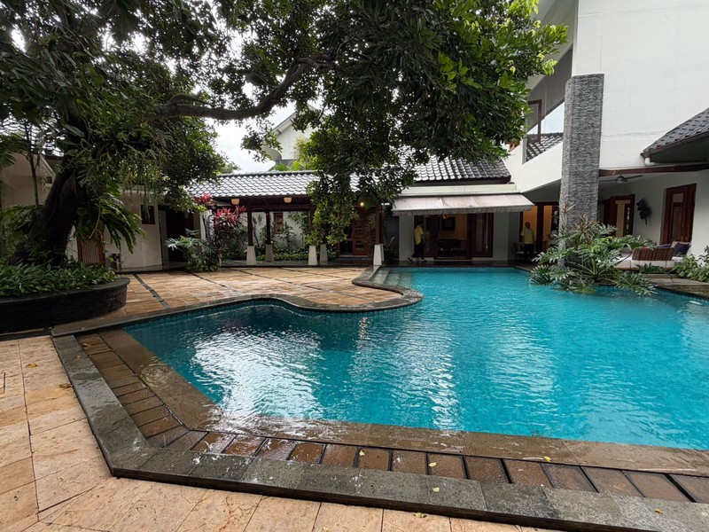 DIJUAL RUMAH MEWAH RASA VILLA DI CILANDAK BARAT