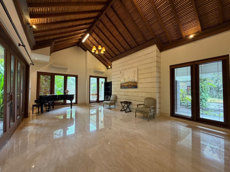 DIJUAL RUMAH MEWAH RASA VILLA DI CILANDAK BARAT