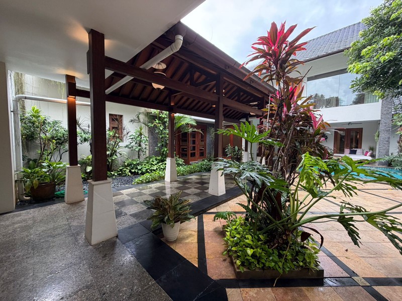 DIJUAL RUMAH MEWAH RASA VILLA DI CILANDAK BARAT