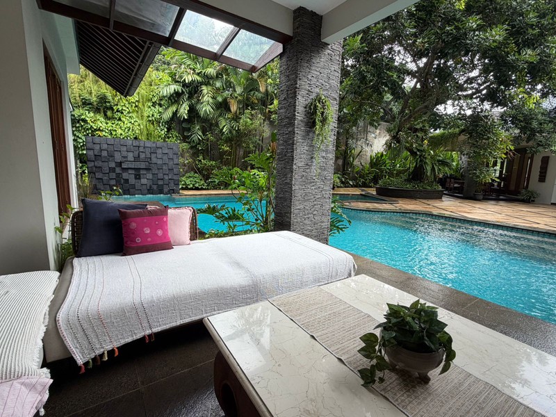 DIJUAL RUMAH MEWAH RASA VILLA DI CILANDAK BARAT