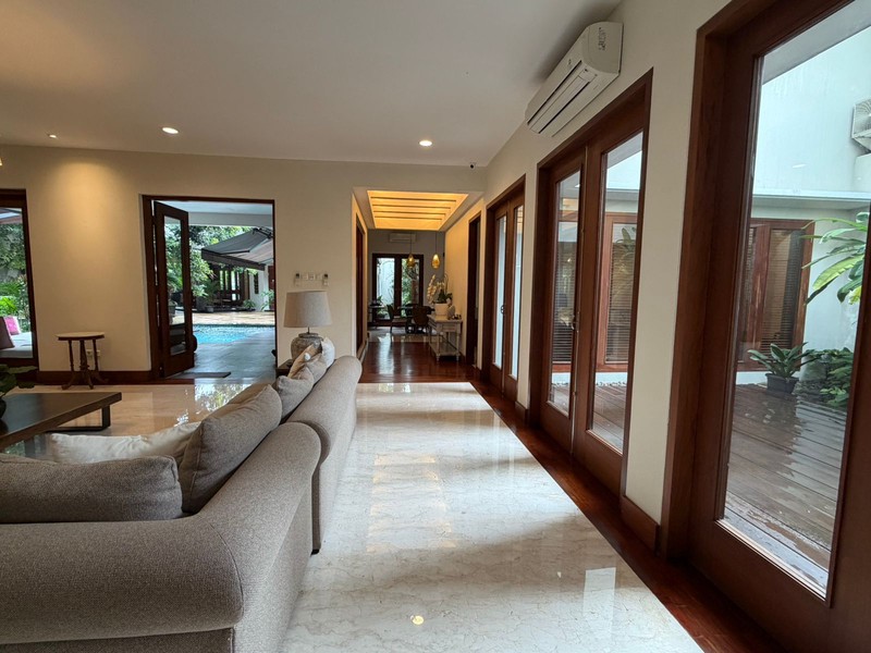 DIJUAL RUMAH MEWAH RASA VILLA DI CILANDAK BARAT