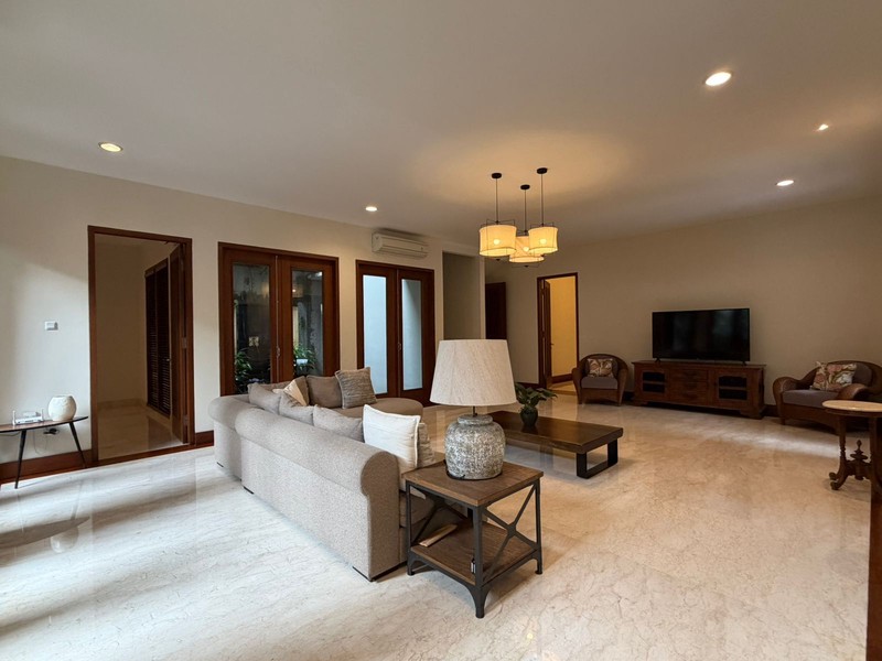 DIJUAL RUMAH MEWAH RASA VILLA DI CILANDAK BARAT