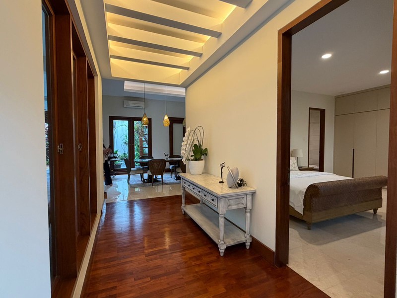 DIJUAL RUMAH MEWAH RASA VILLA DI CILANDAK BARAT